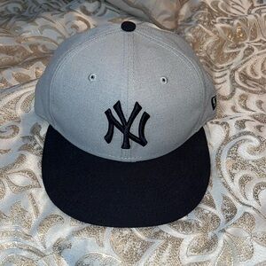 New era NY Yankees grey and navy hat